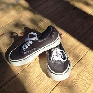 Kids Classic Low-top Black Canvas Vans - US Size 11
